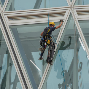 Ablakcsere alpintechnikával